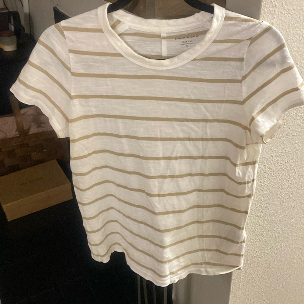Banana republic tshirt